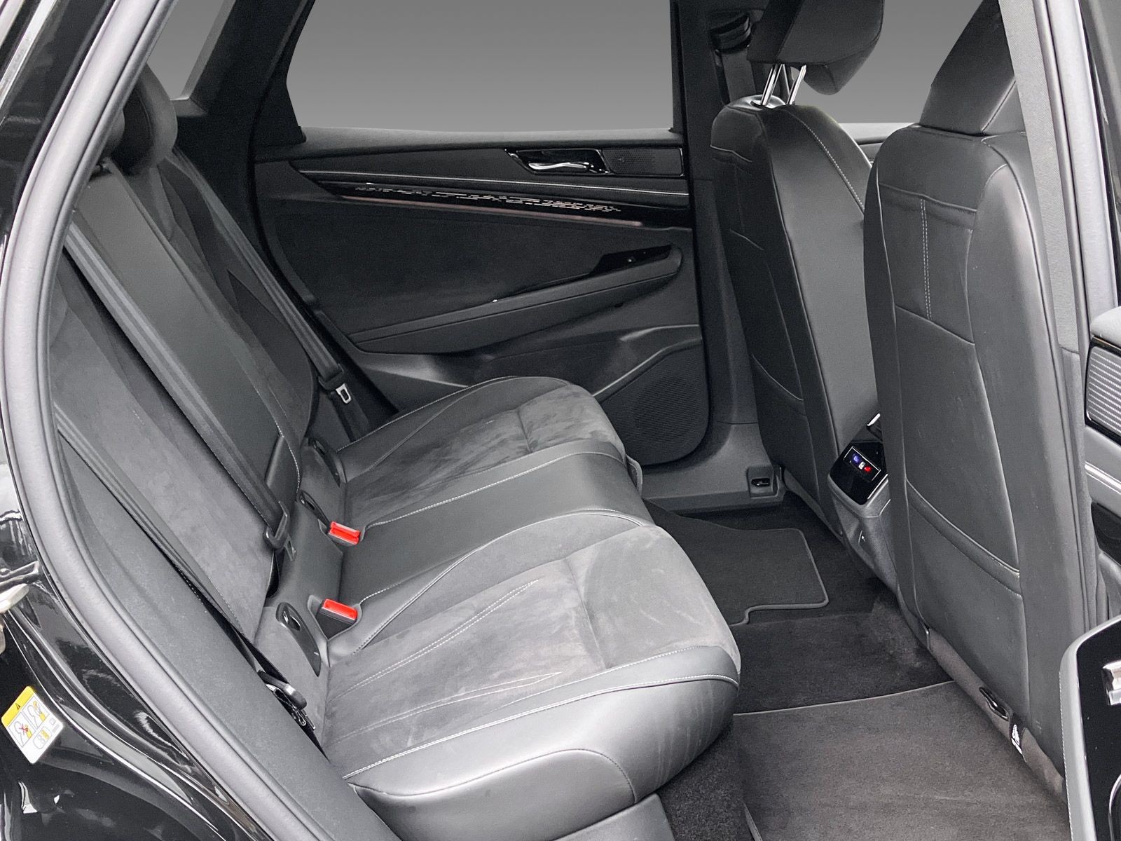 Volkswagen ID.7 Tourer Pro AHK/KAMERA/IQ.LIGHT/HUD/NAVI - Image 5