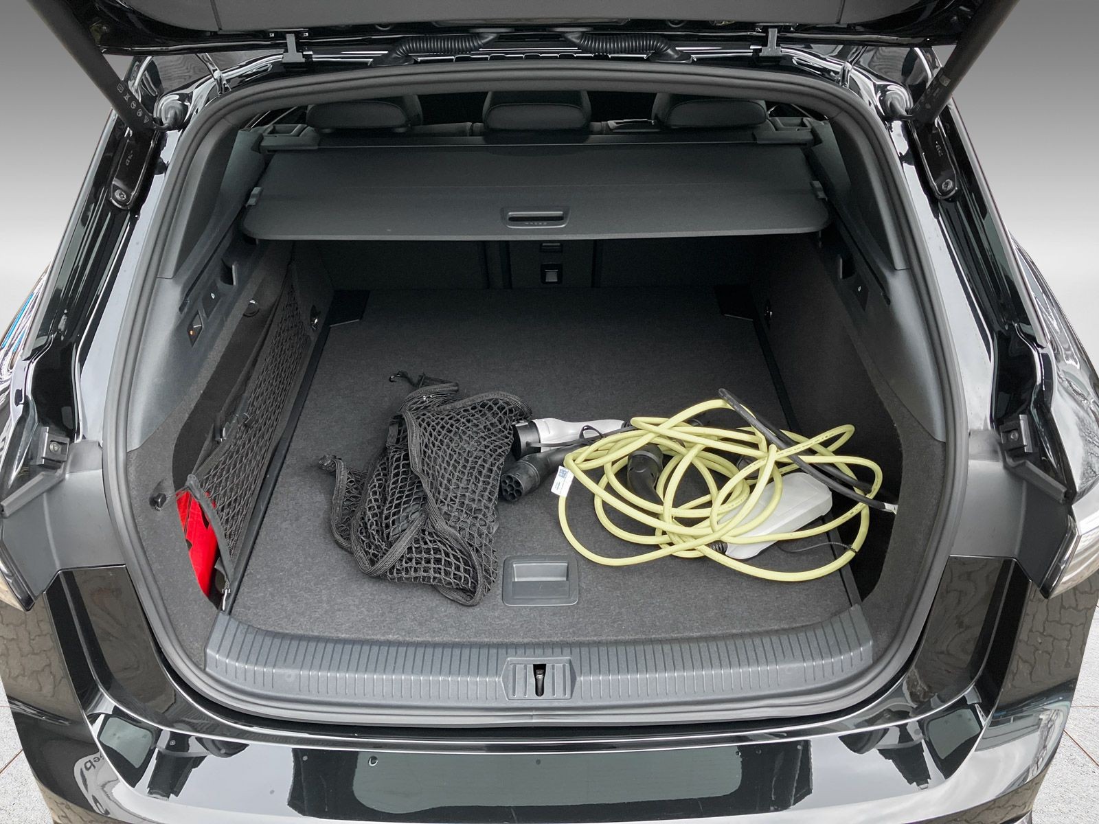 Volkswagen ID.7 Tourer Pro AHK/KAMERA/IQ.LIGHT/HUD/NAVI - Image 6